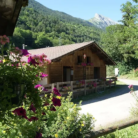 Camping Le Lachat 营地 通内