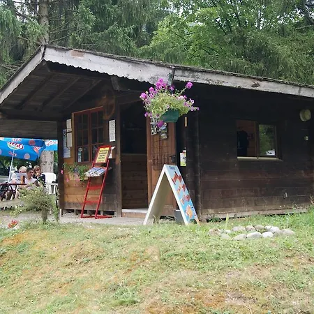 Camping Le Lachat 营地 通内